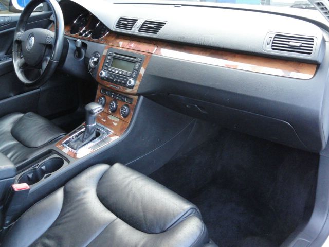 2006 Volkswagen Passat 4dr Sdn Touring Signature RWD Sedan