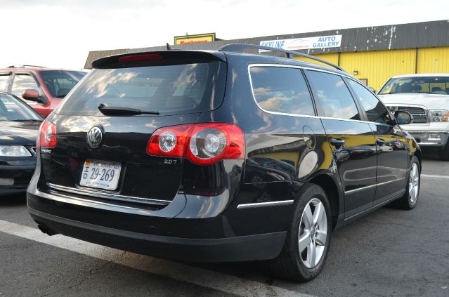 2007 Volkswagen Passat T6 AWD 7-passenger Leather Moonroof