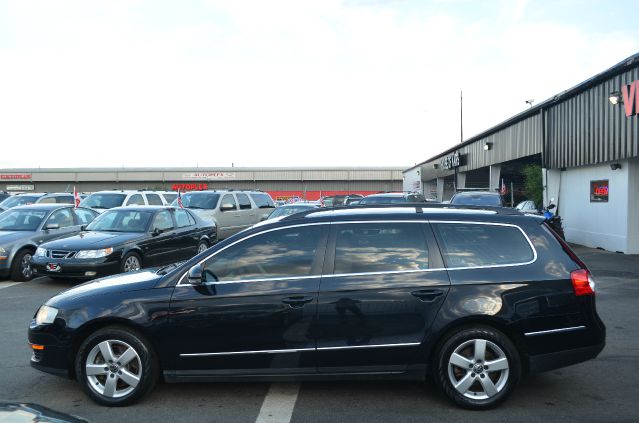 2007 Volkswagen Passat T6 AWD 7-passenger Leather Moonroof