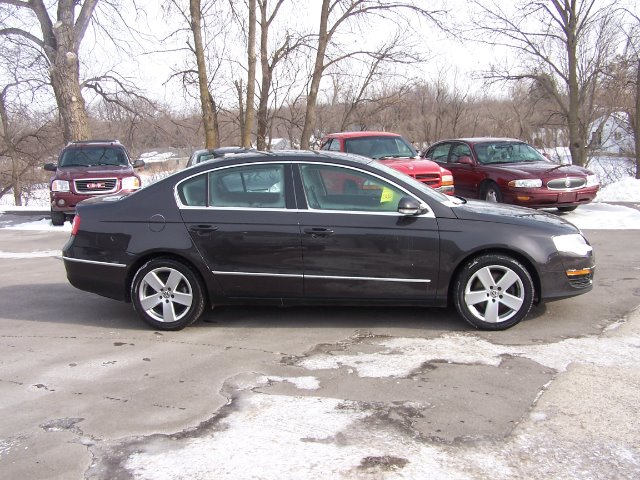 2008 Volkswagen Passat 4x4 LTZ