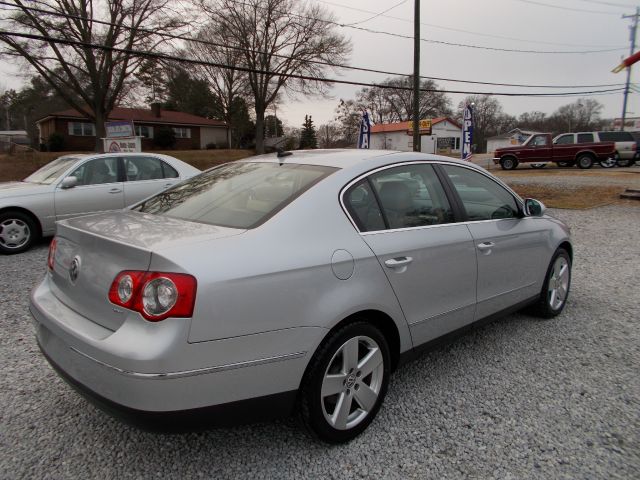2008 Volkswagen Passat 4x4 LTZ