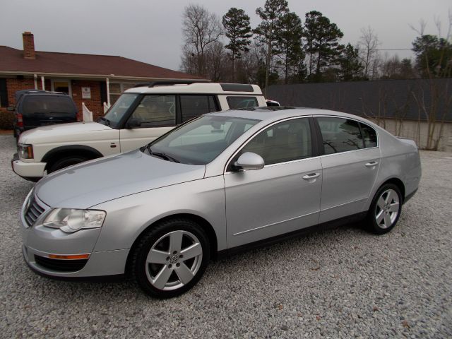 2008 Volkswagen Passat 4x4 LTZ