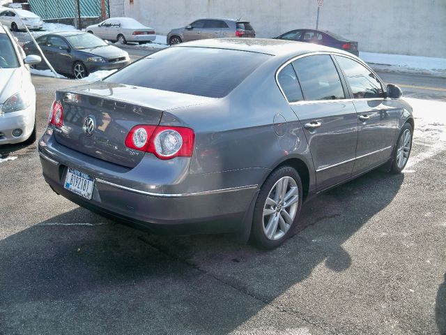 2008 Volkswagen Passat Series 4