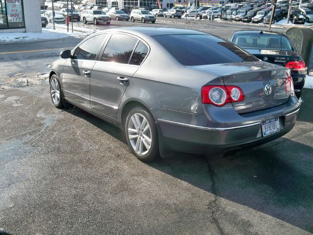 2008 Volkswagen Passat Series 4