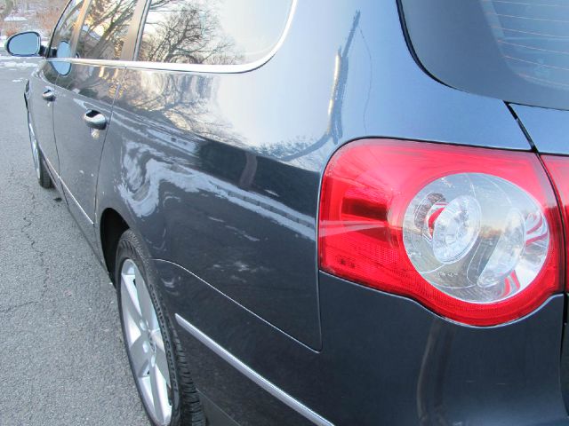 2008 Volkswagen Passat 4x4 LTZ