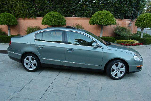 2008 Volkswagen Passat 4x4 LTZ