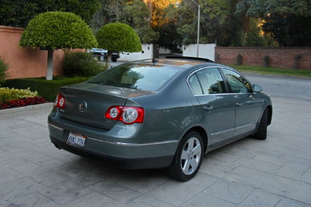 2008 Volkswagen Passat 4x4 LTZ