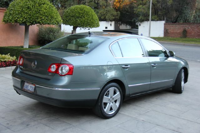 2008 Volkswagen Passat 4x4 LTZ