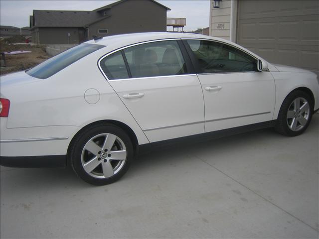 2008 Volkswagen Passat 4x4 LTZ