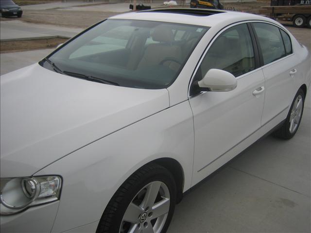 2008 Volkswagen Passat 4x4 LTZ
