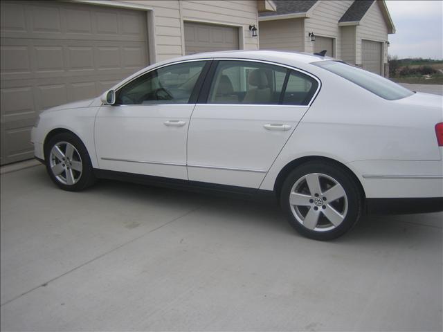 2008 Volkswagen Passat 4x4 LTZ