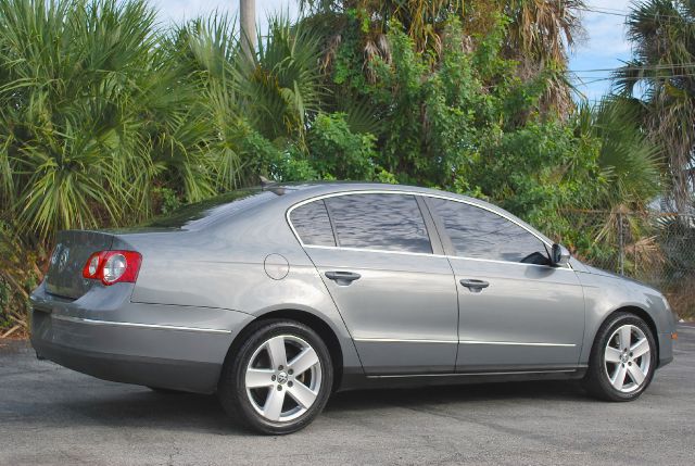 2008 Volkswagen Passat 4x4 LTZ