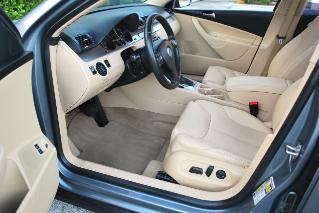 2008 Volkswagen Passat 4x4 LTZ