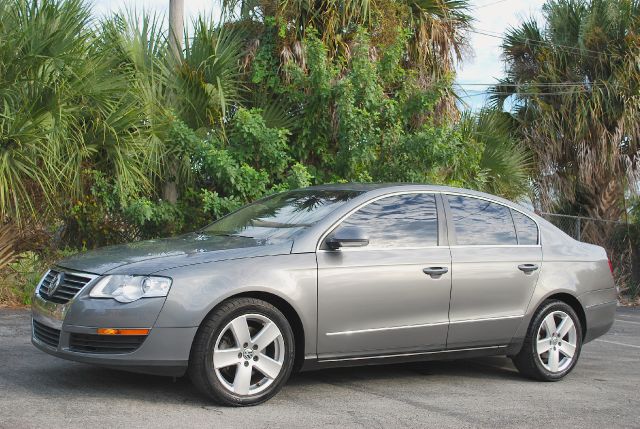 2008 Volkswagen Passat 4x4 LTZ