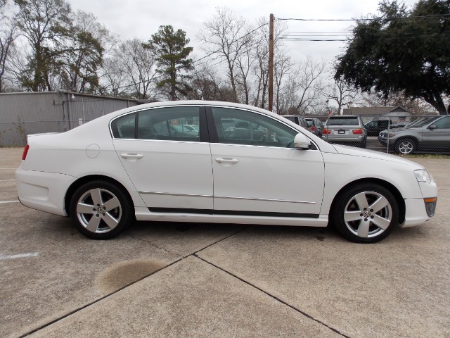 2008 Volkswagen Passat 4x4 LTZ
