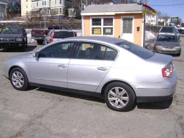2008 Volkswagen Passat Series 4