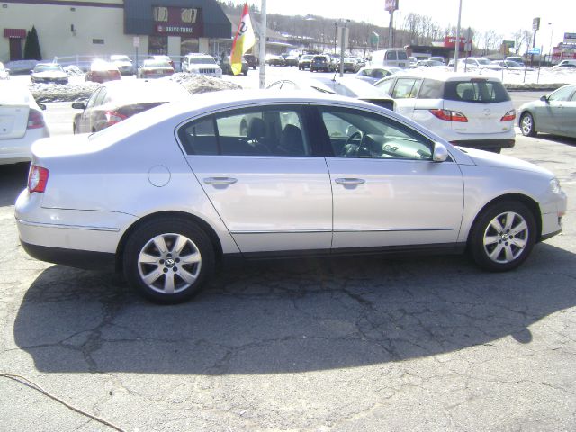 2008 Volkswagen Passat Series 4