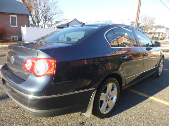 2008 Volkswagen Passat 4x4 LTZ
