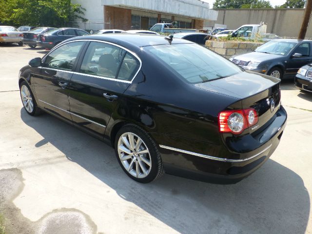 2008 Volkswagen Passat LE 4x43rd Row Leather