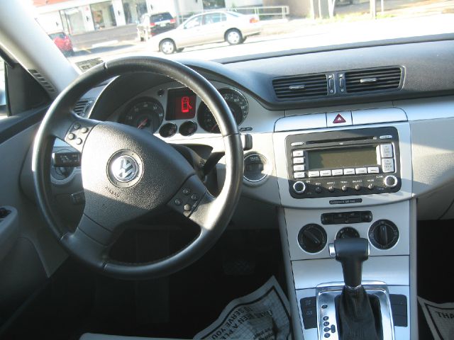 2009 Volkswagen Passat 4x4 LTZ