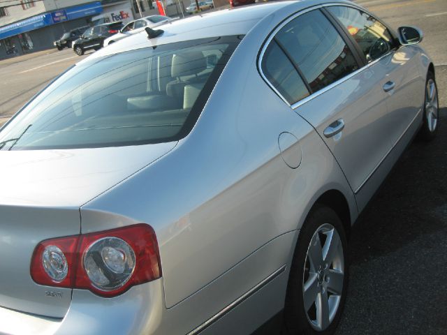 2009 Volkswagen Passat 4x4 LTZ