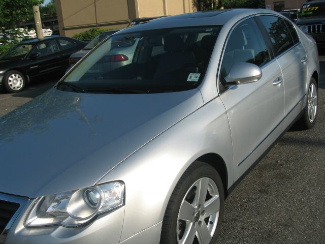 2009 Volkswagen Passat 4x4 LTZ