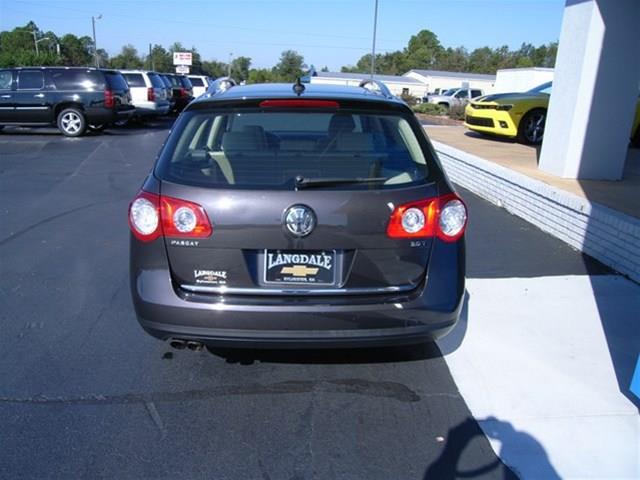 2010 Volkswagen Passat 4x4 LTZ