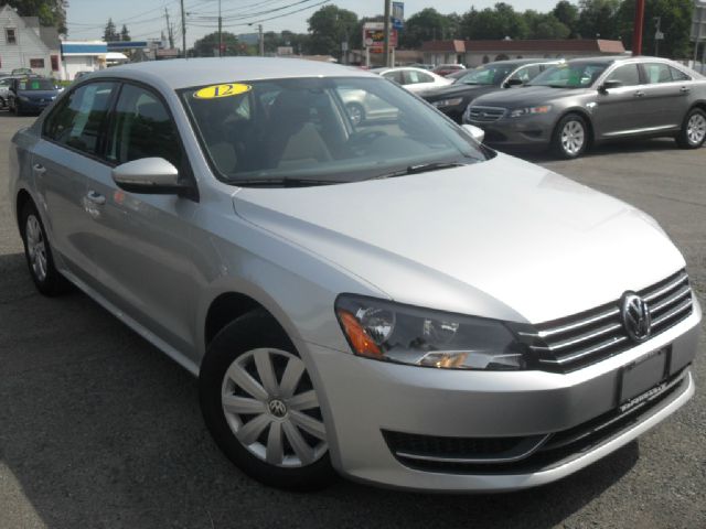 2012 Volkswagen Passat 4.2L Quattro LWB AUTO