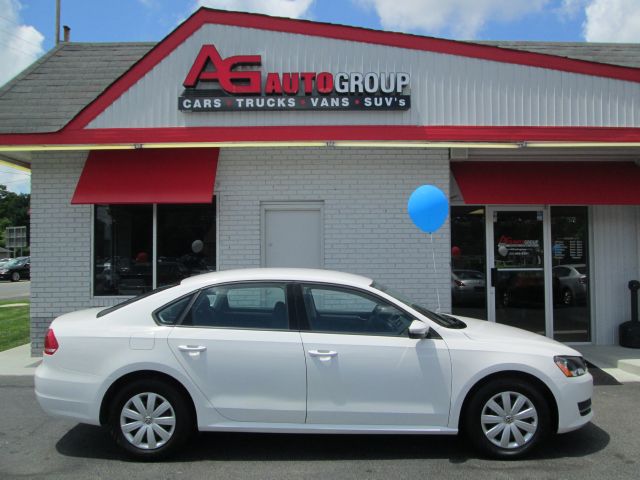 2012 Volkswagen Passat 4.2L Quattro LWB AUTO