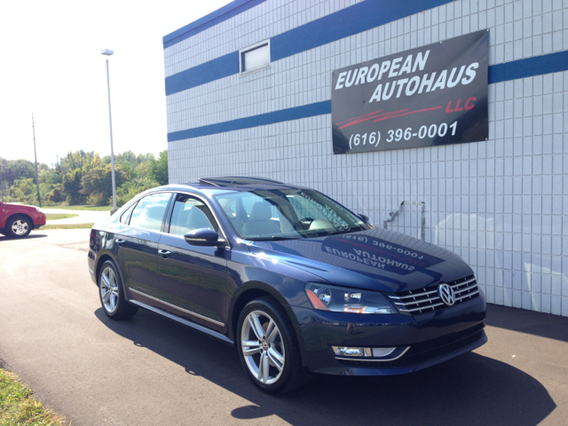 2012 Volkswagen Passat Laredo 4X4 I6