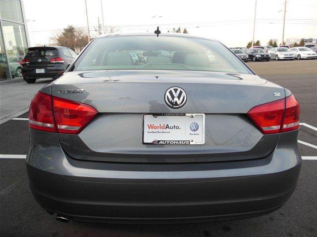 2012 Volkswagen Passat Sport -5 Speed-stick-4x4