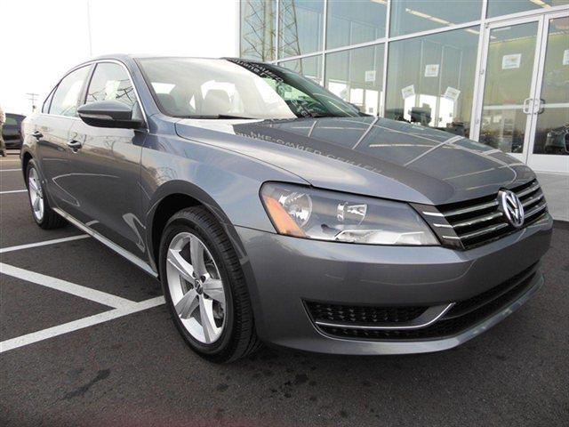 2012 Volkswagen Passat Sport -5 Speed-stick-4x4