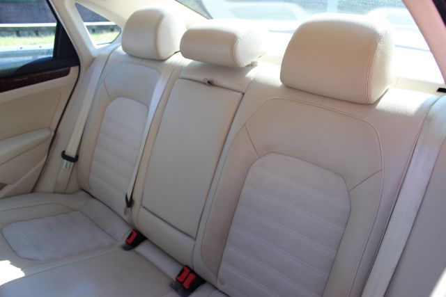 2012 Volkswagen Passat 325i 4dr Sdn RWD South Africa