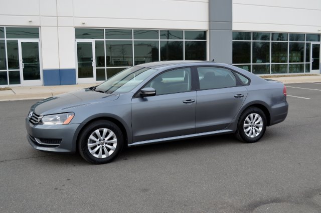 2012 Volkswagen Passat 4.2L Quattro LWB AUTO