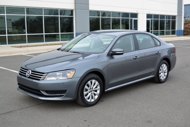 2012 Volkswagen Passat 4.2L Quattro LWB AUTO