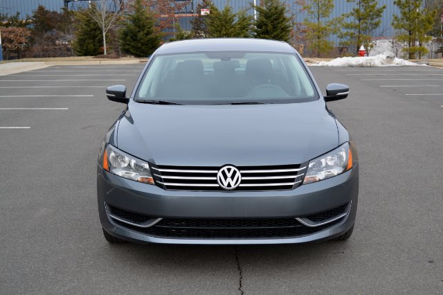 2012 Volkswagen Passat 4.2L Quattro LWB AUTO