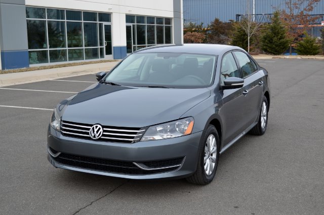 2012 Volkswagen Passat 4.2L Quattro LWB AUTO