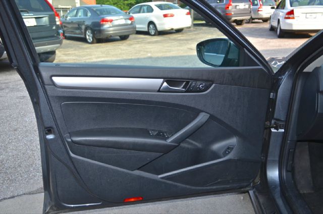 2012 Volkswagen Passat Eddie Baurer - Liquidator