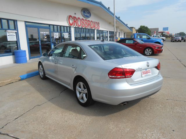 2012 Volkswagen Passat XLT Xcab5.4