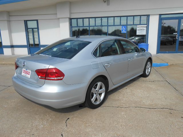 2012 Volkswagen Passat XLT Xcab5.4