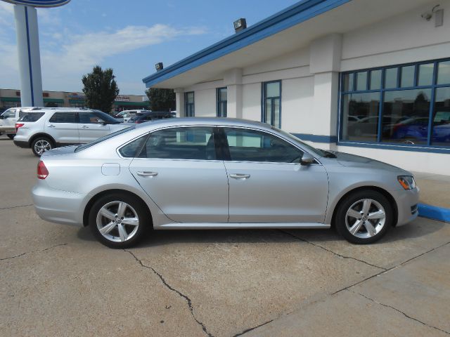 2012 Volkswagen Passat XLT Xcab5.4