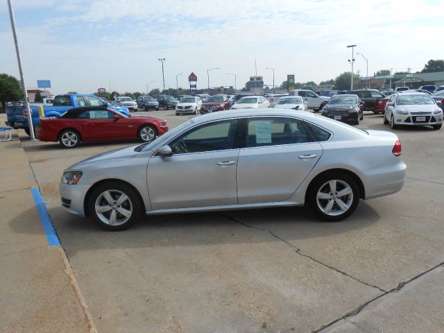 2012 Volkswagen Passat XLT Xcab5.4