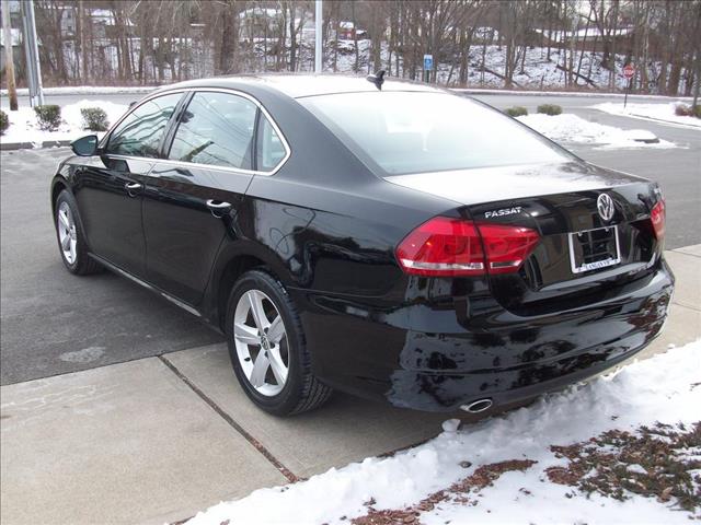 2012 Volkswagen Passat AWD EX