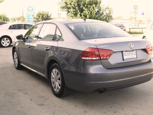 2012 Volkswagen Passat 4.2L Quattro LWB AUTO