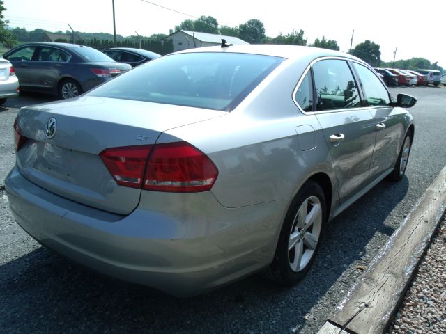 2012 Volkswagen Passat XLT Xcab5.4