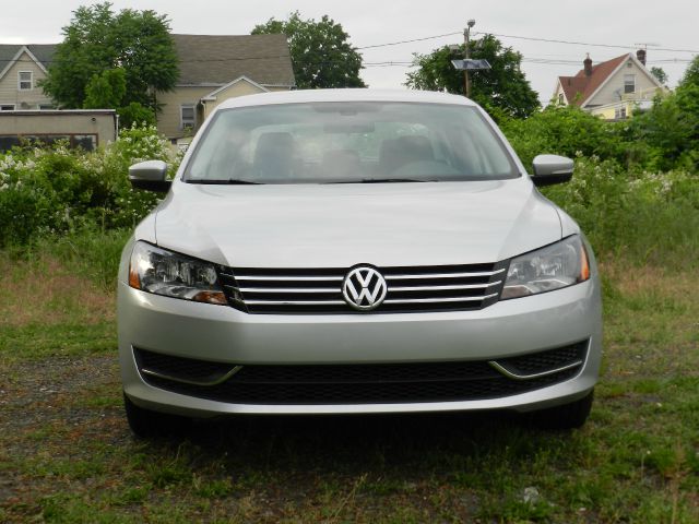 2012 Volkswagen Passat 4.2L Quattro LWB AUTO