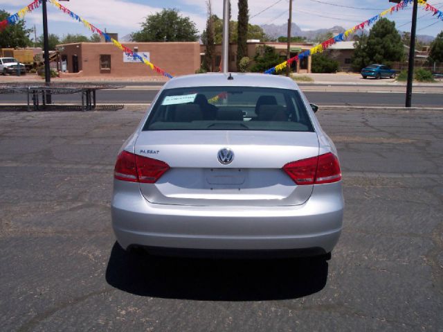 2012 Volkswagen Passat 4.2L Quattro LWB AUTO