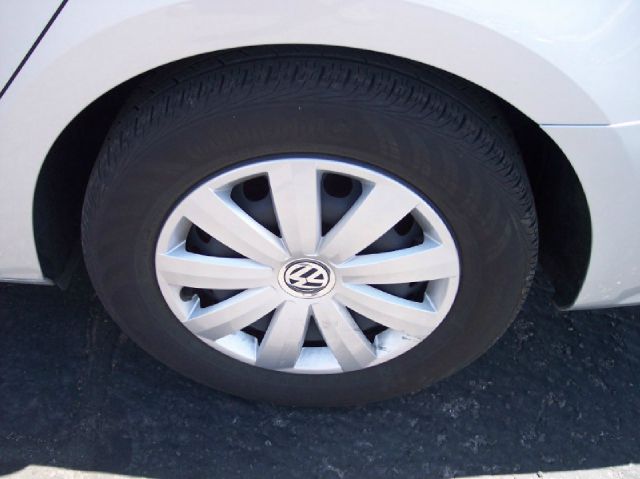 2012 Volkswagen Passat 4.2L Quattro LWB AUTO