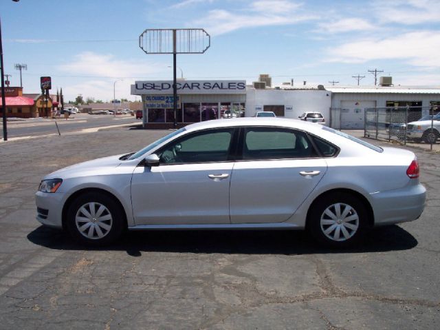 2012 Volkswagen Passat 4.2L Quattro LWB AUTO