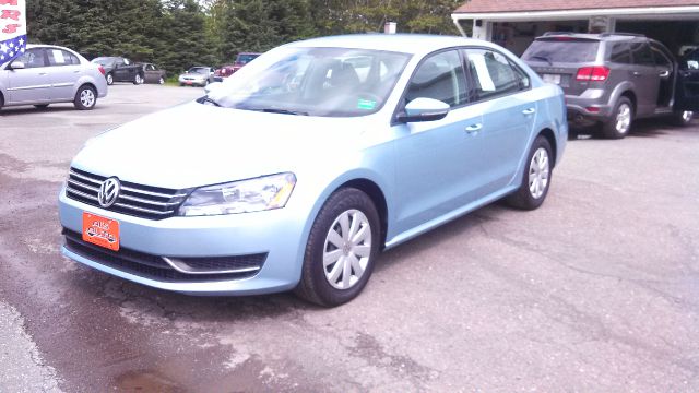 2012 Volkswagen Passat 4.2L Quattro LWB AUTO